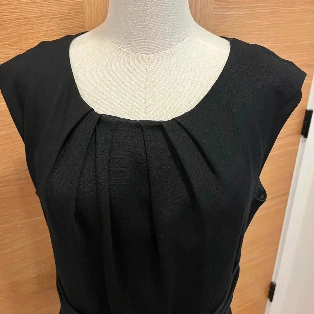 TRINA TURK | Chelsea Rose Belt Sheath Dress Sleeveless Black Size 10 - Picture 3 of 8